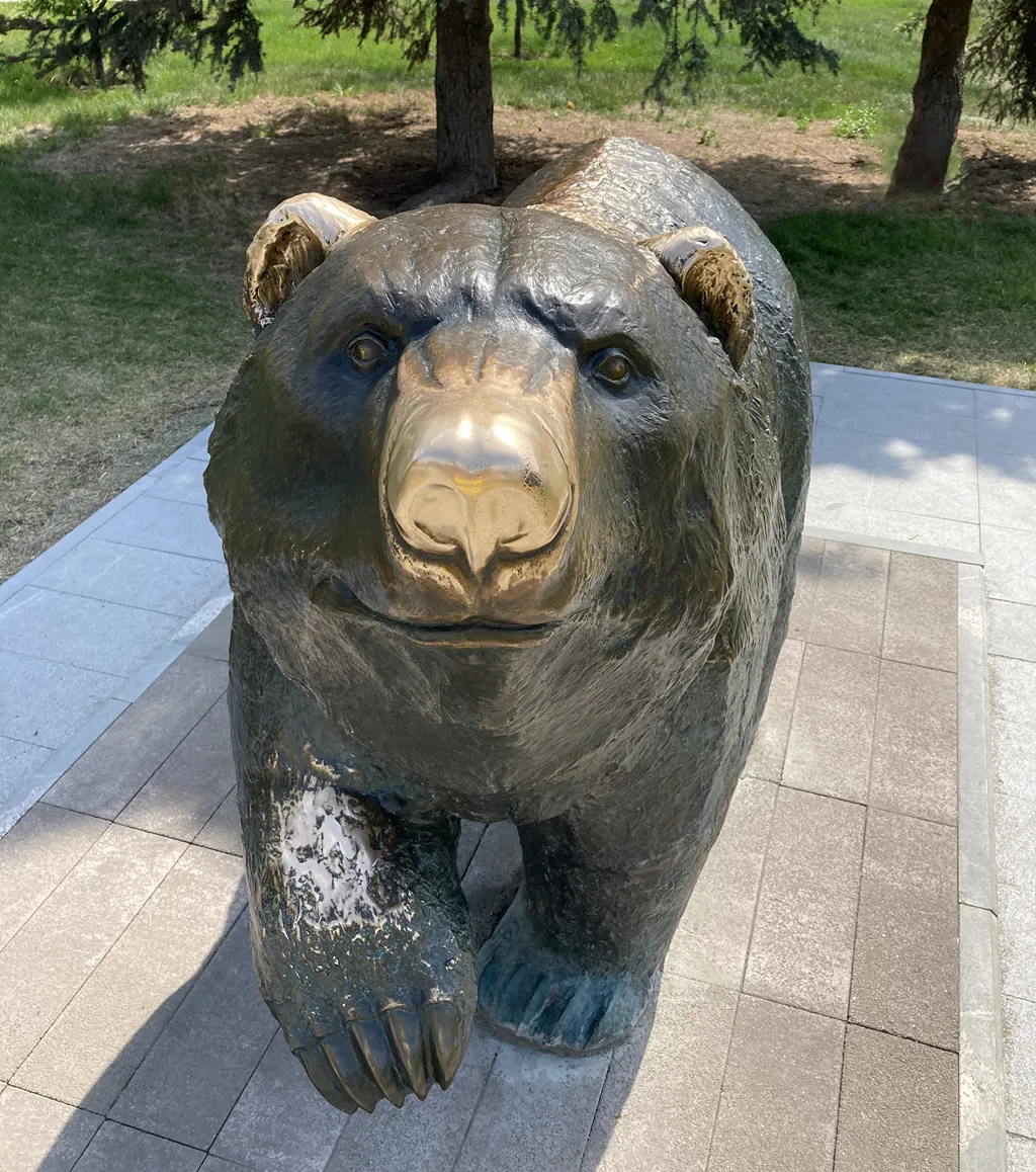 Скульптура медведя – символ Перми / The Bear Sculpture – the symbol of Perm