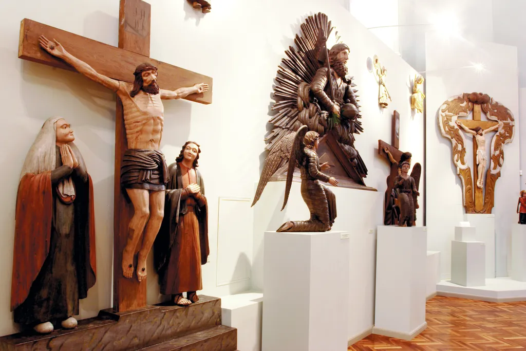 Зал-экспозиция пермской деревянной скульптуры / The Exposition Hall of Perm Wooden Sculpture