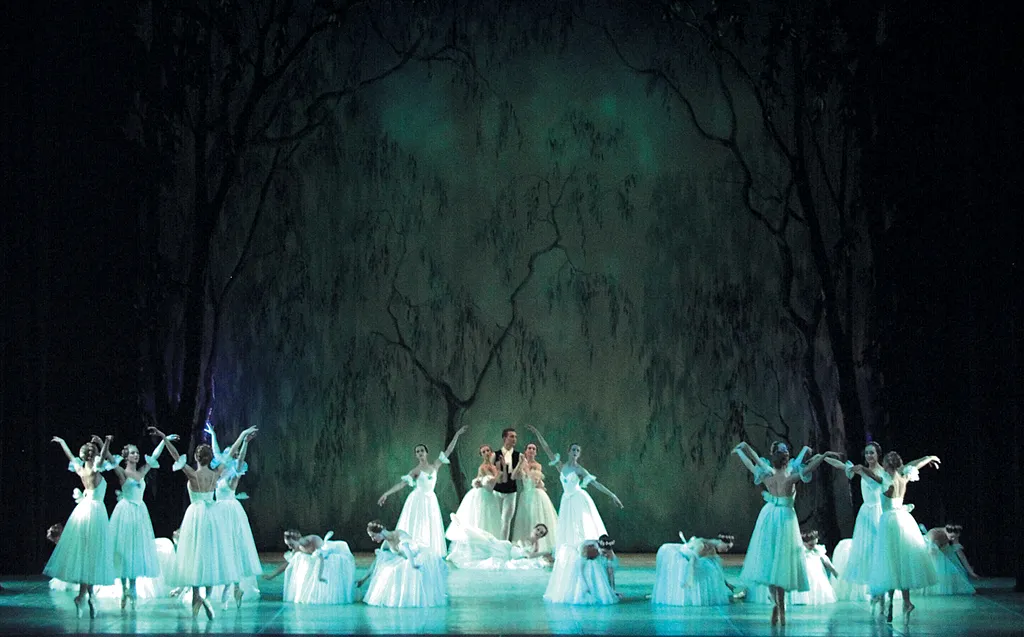 Пермский академический театр оперы и балета. Постановка «Шопениана » / The Perm Academic Opera and Ballet Theatre