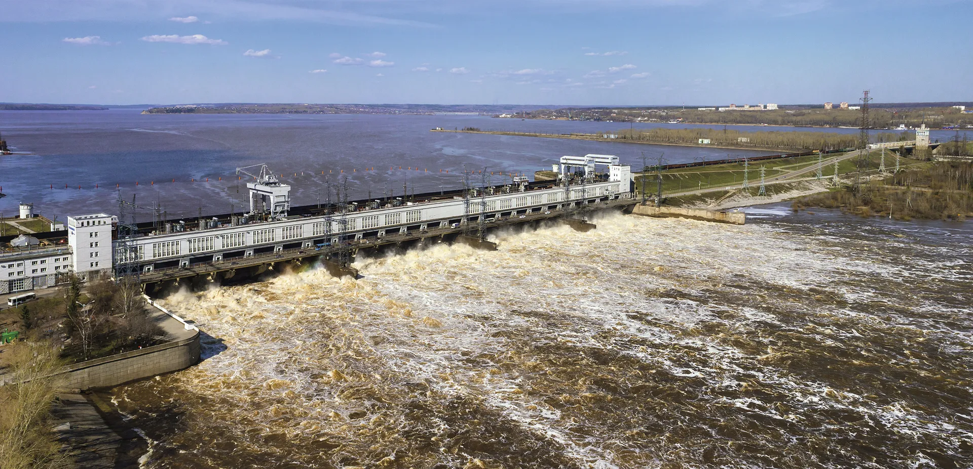 Плотина Камской ГЭС / The Dam of Kamskaya Hydroelectric Power Station