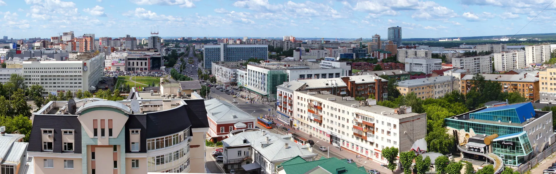 Вид на ул. Ленина (центр города) / View on Lenin Street (the City Center)