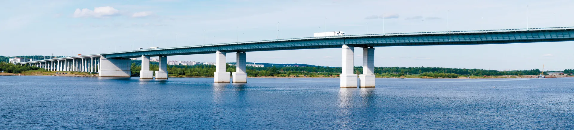 Красавинский автомобильный мост. Построен в 2005 году. Это самый большой мост в Пермском крае и третий по длине в России. Его открытие позволило транзитному транспорту объезжать город по западной окраине / The Krasavinsky Automobile Bridge